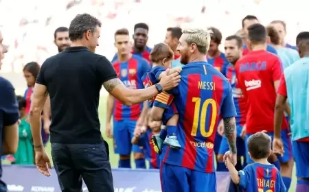 ميسي يصطدم بمدربه إنريكي بعد "خلافات وتوتر" في برشلونة