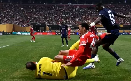 بين الشوطين.. دوناروما ينهار ويتصل بوكيله بعد إصابة موسيالا