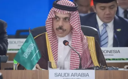 أمير قطر ورئيس أوزبكستان يبحثان العلاقات الثنائية وتطورات غزة