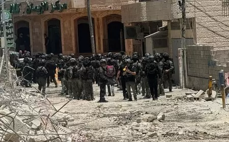القدس: قوات الاحتلال تهدم مبنى يضمّ 8 شقق و15 محلا في عناتا