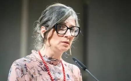 فرانشيسكا، لم تكن من التراب الذي تنزفُه الأرض، لكنها عرفته، كما يُعرف الجرحُ من احتكّ به الملح.