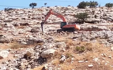 منظمة البيدر:- جرافات المستوطنين تشرع بتجريف أراضٍ وشق طرق ترابية بين قريتي دير عمار وخربثا بني حارث غرب رام الله.