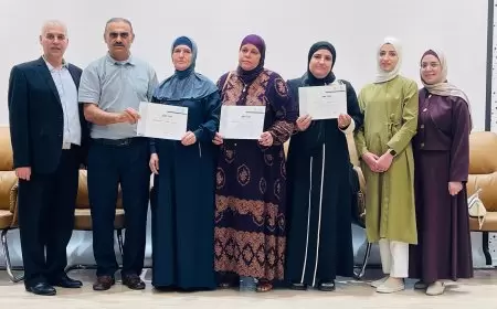 جَامعة بوليتكنك فلسطين تُنظّم ورشة توعويّة لفرسان النظافة في مدارس مديرية تربية الخليل حول مواصفات مياه الشرب وآليات تعقيمها.