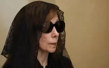 فيروز تظهر علنا لتشييع ابنها زياد وتثير حزن المنصات