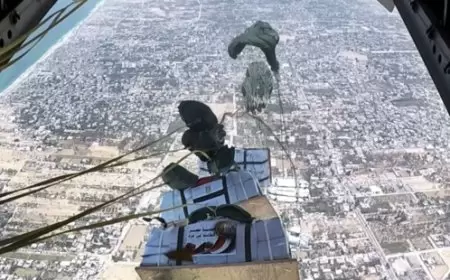 مصر تسقط أطناناً من المساعدات الغذائية على قطاع غزة