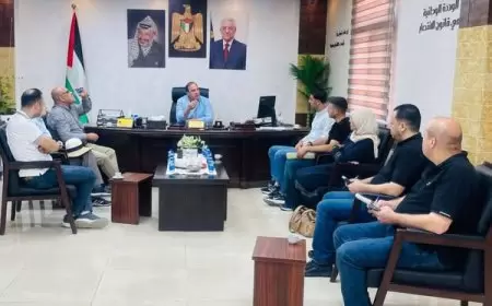 في إطار اعداد دراسة ميدانية  اللواء د. كميل يستقبل طلبة التدريب الميداني (٤) بجامعة القدس المفتوحة والمتدربين في جمعية مكافحة  الفقر المدقع الخيرية "كرم"