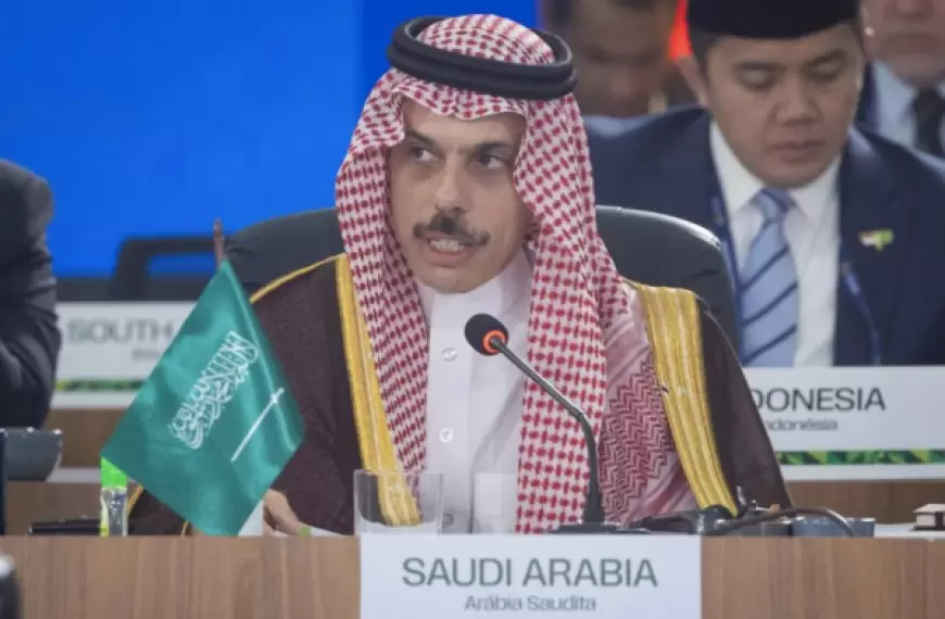 أمير قطر ورئيس أوزبكستان يبحثان العلاقات الثنائية وتطورات غزة