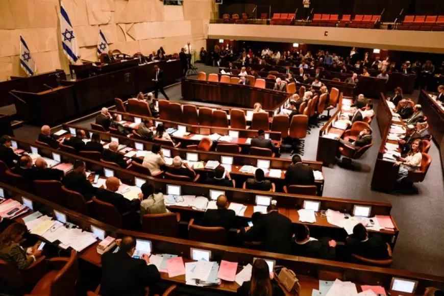 الكنيست يبعد نائبا عن جلساته لدعوته إلى محاكمة "مجرمين إسرائيليين"