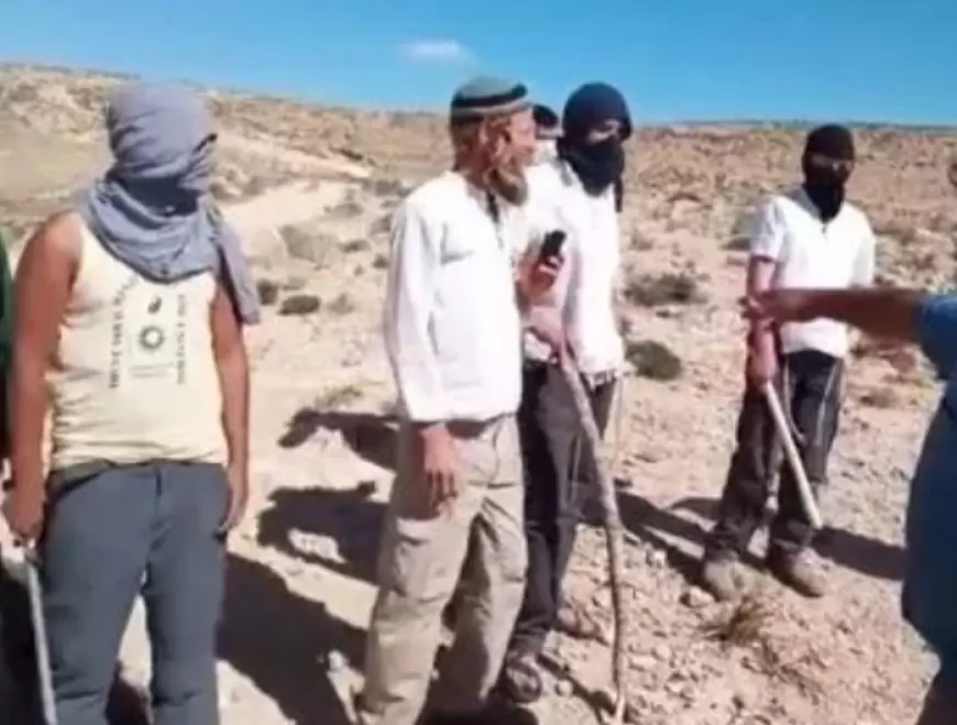 “البيدر”: مستوطنون يدمرون خط مياه يغذي 6 قرى جنوب نابلس.