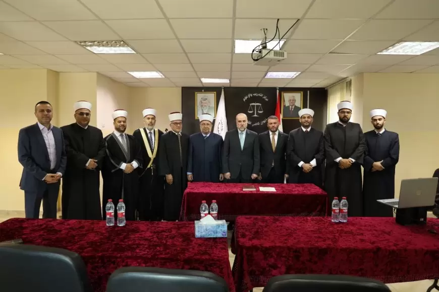 أربعة قضاة شرعيين جدد يؤدون اليمين القانونية أمام قاضي القضاة… بينهم قاضٍ من غزة