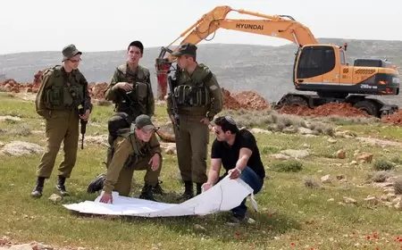 الاحتلال يبدأ شق شارع استعماري في حزما شمال شرق القدس