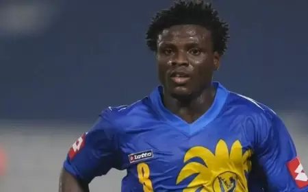 وفاة رزاق أوموتويوسي لاعب النصر والزمالك السابق