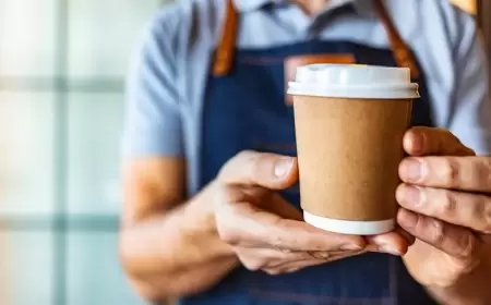 دراسة تحذر: جسيمات بلاستيكية دقيقة بمشروباتنا اليومية