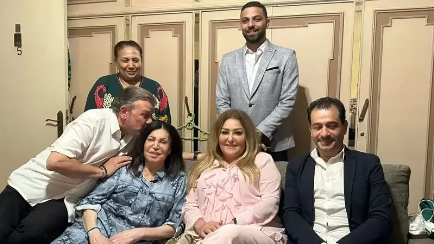 بعد تدخل وزير الثقافة لحل أزمتها.. وفد حكومي في منزل نجوى فؤاد