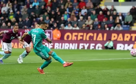 صلاح يظهر وينقذ ليفربول من فخ الصاعد بيرنلي