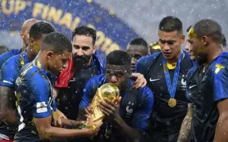 نهاية حزينة لبطل كأس العالم.. نجم برشلونة يعتزل كرة القدم بعمر 31 عاماً