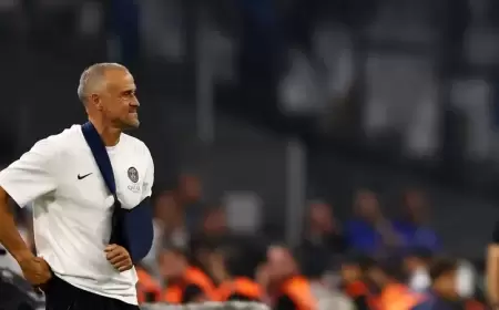 إنريكي يتلقى خبر فوزه بـ"الأفضل في العالم" أثناء الخسارة من مرسيليا