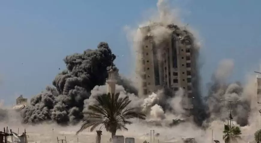 اليوم 702 للعدوان على غزة.. غارات عنيفة على أبراج القطاع وتفاقم الأزمة الإنسانية