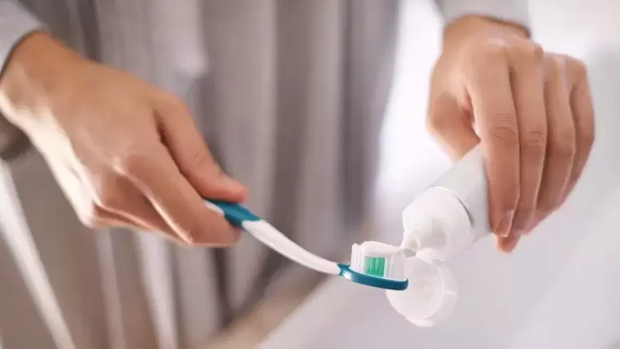 عدم تنظيف الأسنان قد يزيد خطر الإصابة بسرطان البنكرياس.. دراسة تكشف