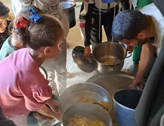 الجالية الفلسطينية في بريمن تقدّم وجبات ساخنة لأهلنا المنكوبين في غزة