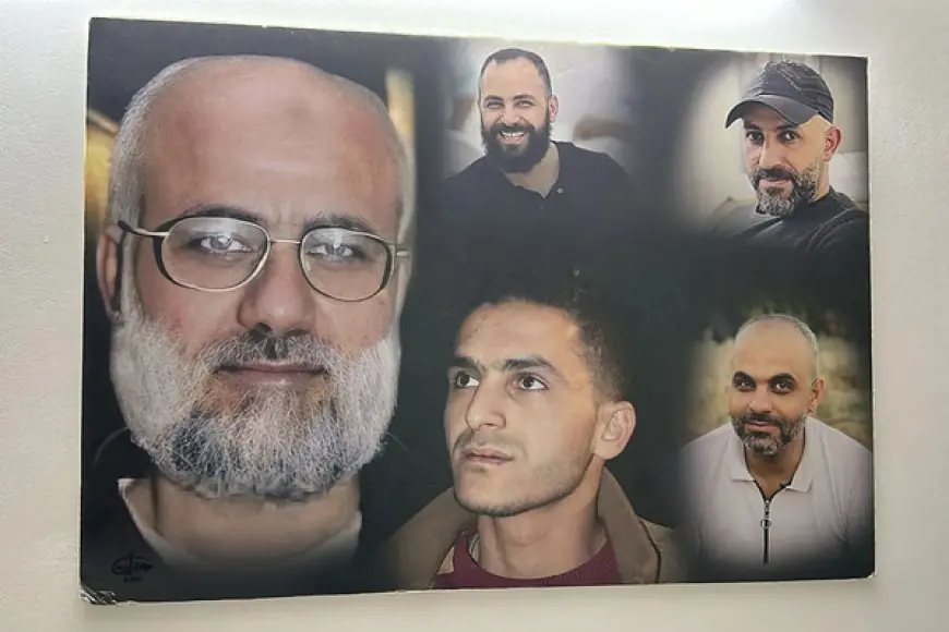 والد شهيد ومعتقل و3 أسرى.. من هو الأسير جمال أبو الهيجا؟