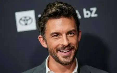 مجلة "بيبول" تمنح جوناثان بيلي لقب "الأكثر جاذبية" لعام 2025