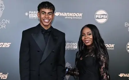 350 يورو مقابل التقاط صورة ومقعد على مائدة والدة يامال