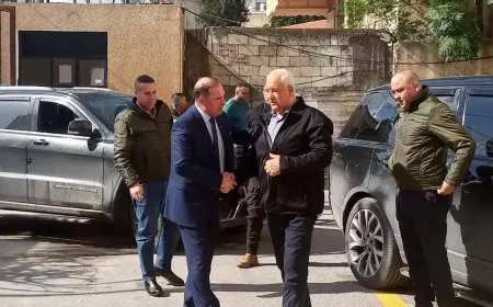 اللواء د. كميل ووزير  الداخلية اللواء هب الريح يلتقيان  لجنة السلم الأهلي في محافظة طولكرم