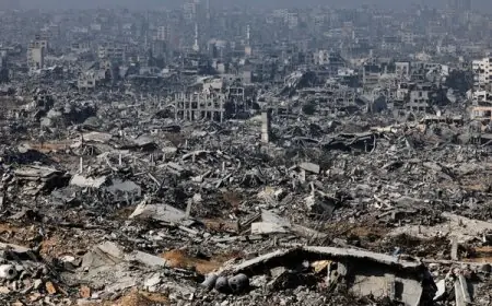 غارات إسرائيلية على غزة ونسف لمبان وراء الخط الأصفر