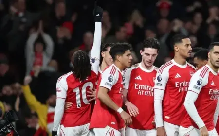 أرسنال يسحق توتنهام برباعية ويبتعد بصدارة الدوري