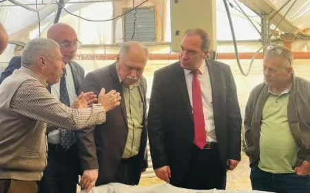 محافظ طولكرم اللواء د. كميل يتفقد مشاريع زراعية نموذجية في بلدة عتيل