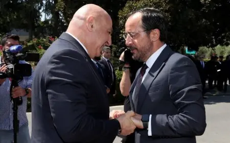 الرئيسان اللبناني والقبرصي يوقعان اتفاقية لترسيم الحدود البحرية بين البلدين