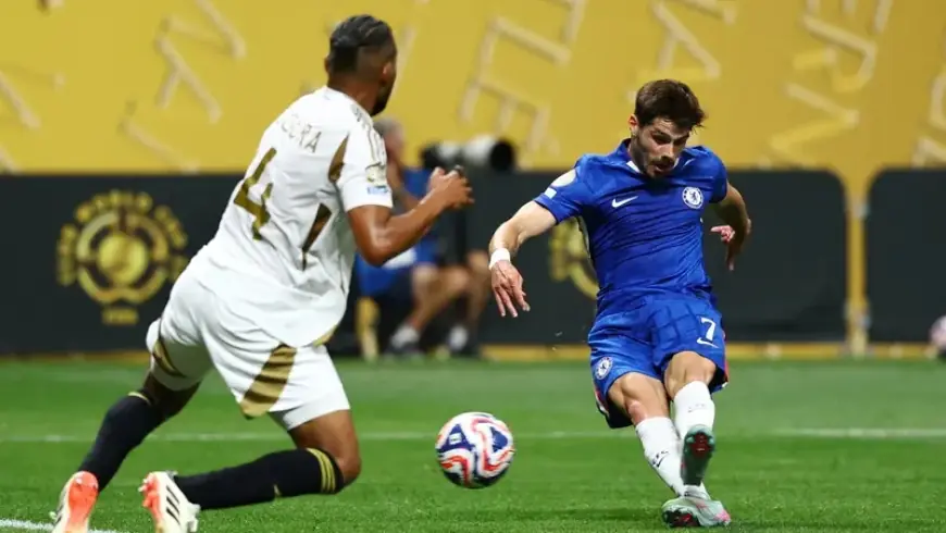 ماريسكا سينتظر "الوقت المناسب" للدفع بالجناح نيتو