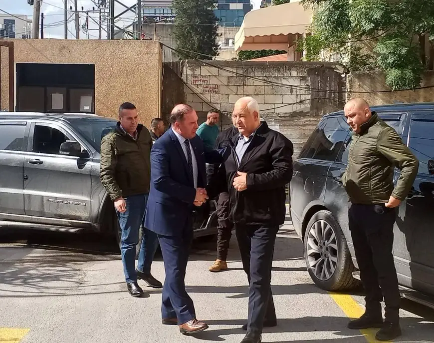 اللواء د. كميل ووزير  الداخلية اللواء هب الريح يلتقيان  لجنة السلم الأهلي في محافظة طولكرم