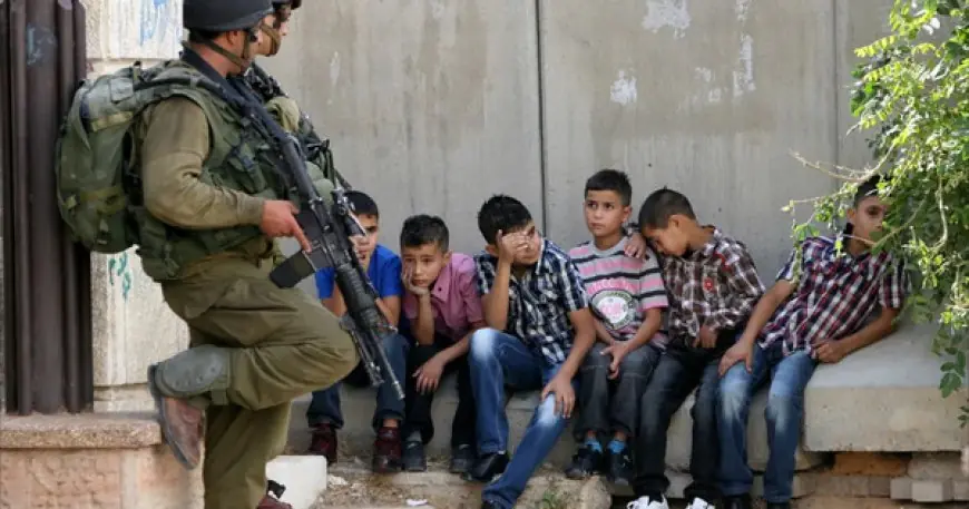أطفال فلسطين الأسرى.. ما عددهم وما ظروف اعتقالهم؟
