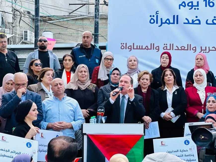 بمشاركة  اللواء د. كميل، و المناضلة  انتصار الوزير " ام جهاد" ووزيرة شؤون المرأة منى الخليلي