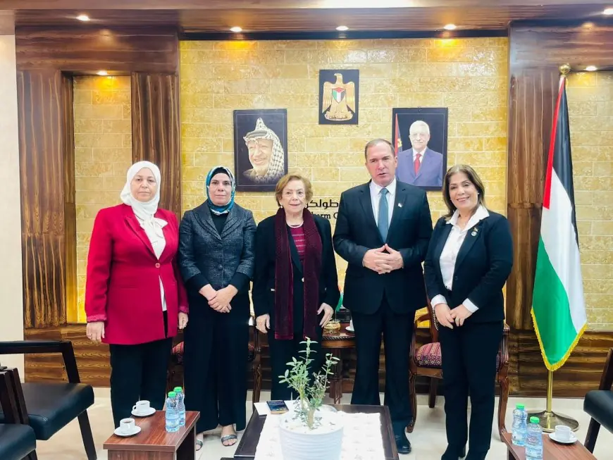 في إطار  اطلاق الحملة الوطنية لمناهضة العنف ضد المرأة  اللواء د. كميل يستقبل المناضلة انتصار الوزير " ام جهاد  و وزيرة شؤون المرأة منى  الخليلي والفعاليات النسوية