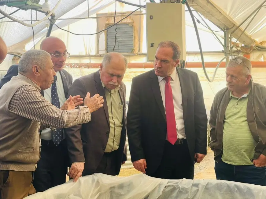 محافظ طولكرم اللواء د. كميل يتفقد مشاريع زراعية نموذجية في بلدة عتيل