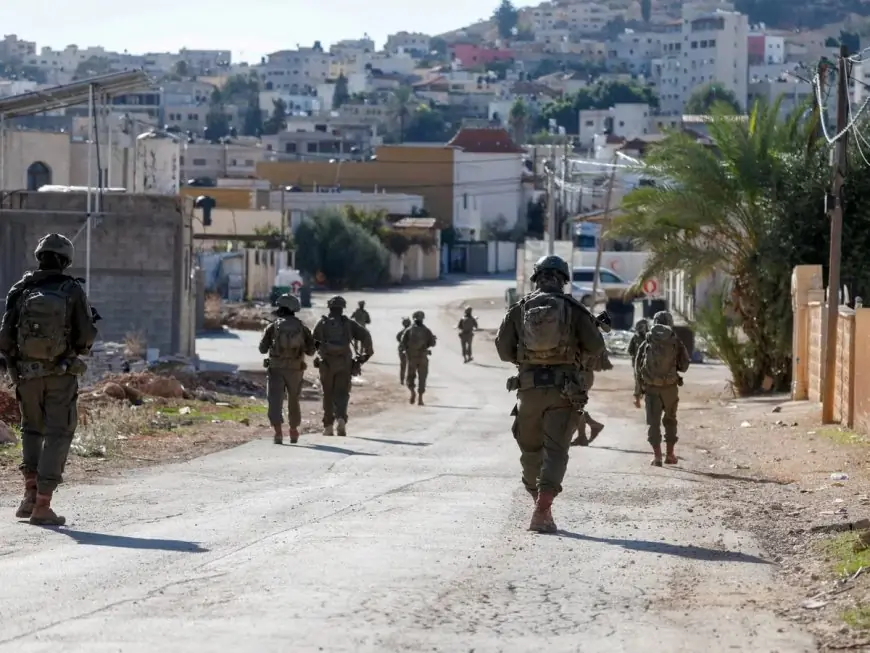 الاحتلال يعزز قواته بطوباس وينفذ حملات دهم واعتقال بقلقيلية وطولكرم