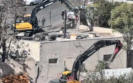 الاحتلال يستكمل هدم منزل ببلدة سلوان جنوب المسجد الأقصى