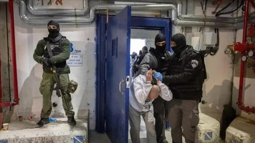 تقرير إسرائيلي يكشف عن ظروف قاسية يعيشها الأسرى الفلسطينيون في السجون