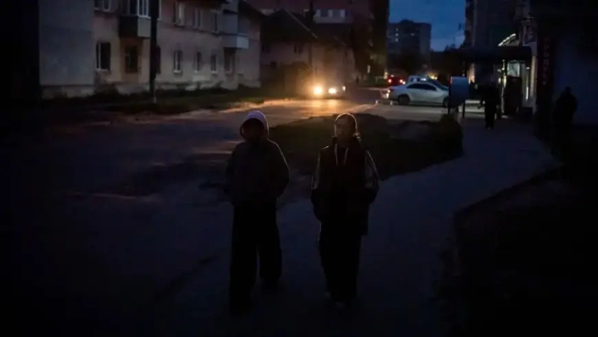 بعد ضربة روسية.. إصلاح شبكة كهرباء أوكرانيا "سيستغرق أسابيع"