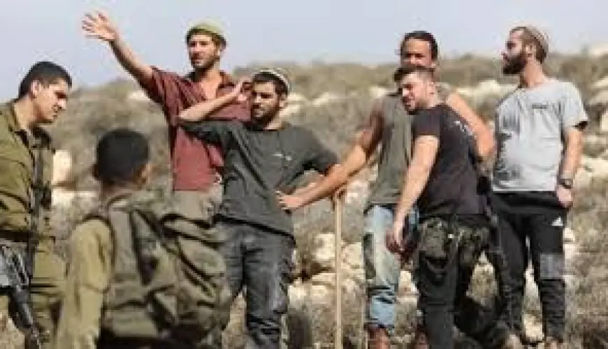 مستعمرون يختطفون مزارعا بعد الاعتداء عليه في نحالين غرب بيت لحم