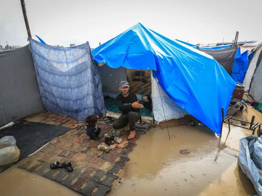 غرق مخيمات النزوح في غزة وسط ظروف جوية قاسية ونقص حاد في المساعدات