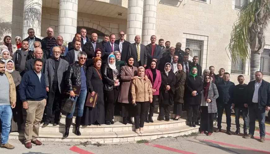 محافظ طولكرم اللواء د. كميل يكرّم عدداً من موظفي المحافظة  المتقاعدين السابقين  تقديراً على عطائهم