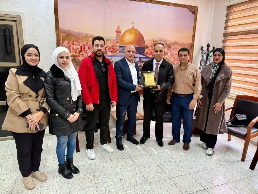 "تربية" طولكرم تبحث سُبل التعاون مع جمعية رعاية شؤون طلبة بلعا الخيرية