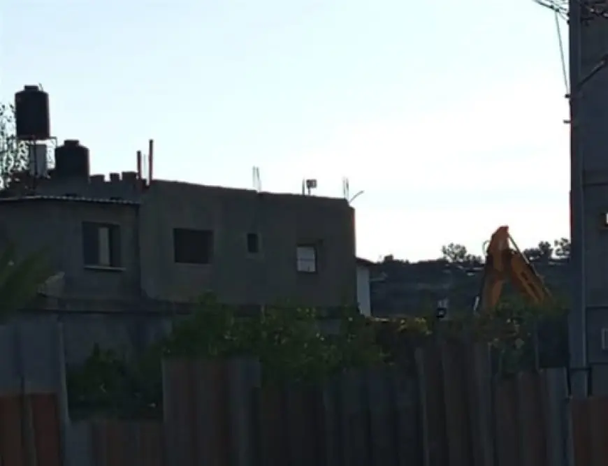 الاحتلال يهدم منزلاً في دير قديس غرب رام الله