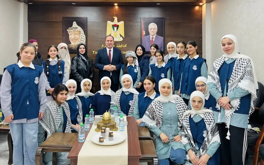 اللواء د. كميل يستقبل فريق الاعلامي الصغير من مدرسة بنات فاطمة الزهراء الأساسية