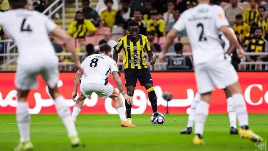 الاتحاد يهزم الشباب بثنائية الغامدي وبيرخفاين