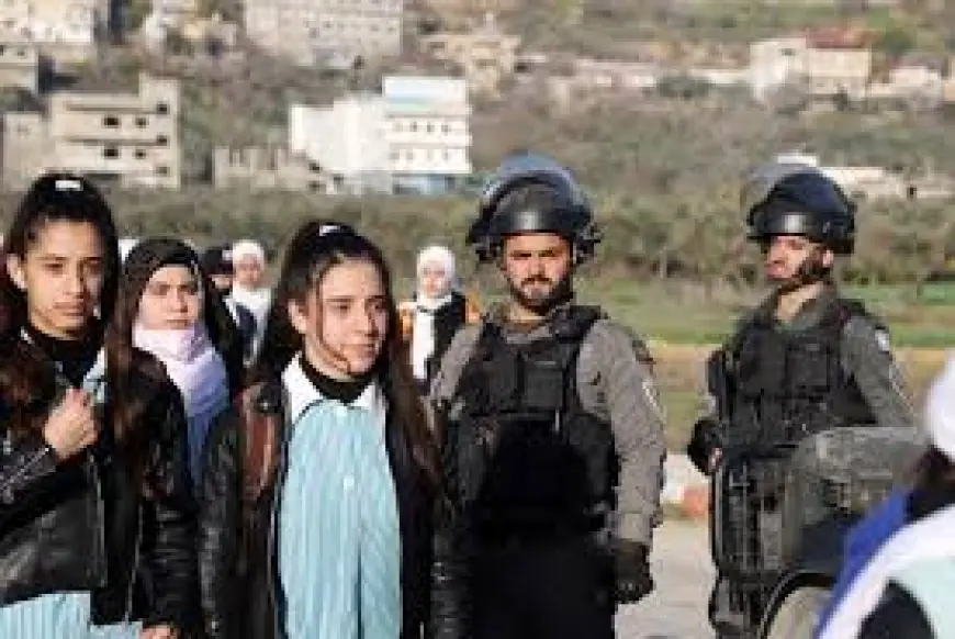 قوات الاحتلال تعرقل وصول المعلمين والتلاميذ لمدرستهم في سوسيا جنوب الخليل